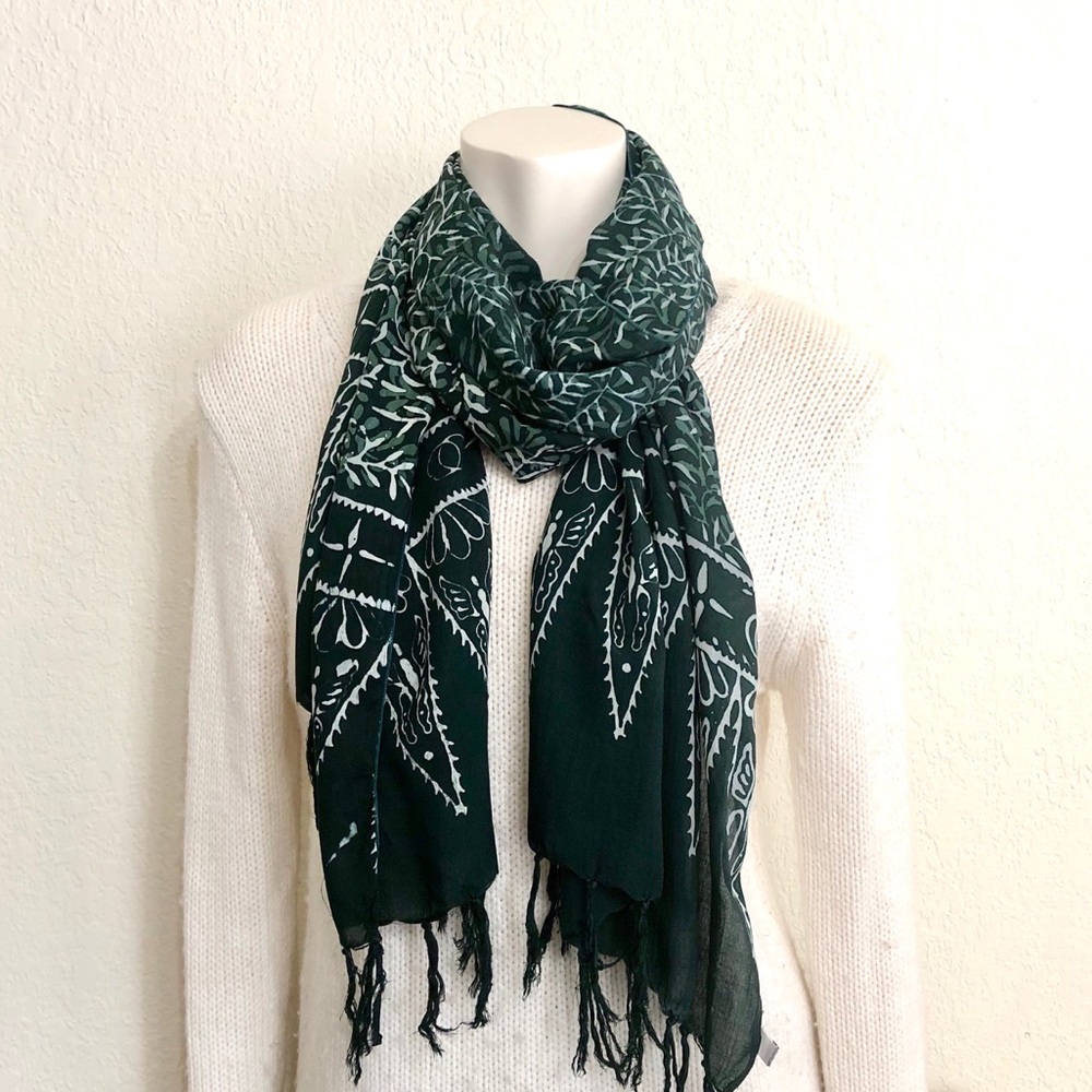 NWOT scarf